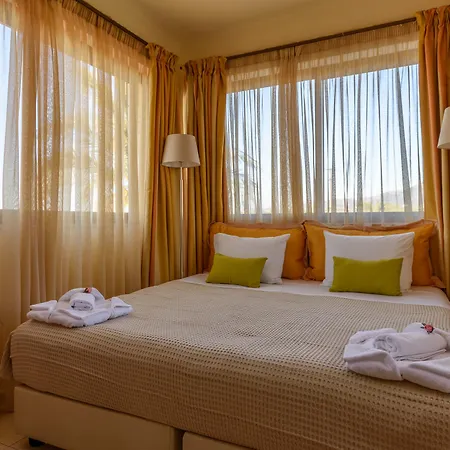Aparthotel Danelis & 3*
