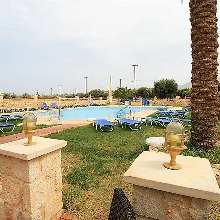 Danelis & شقة فندقية 3*