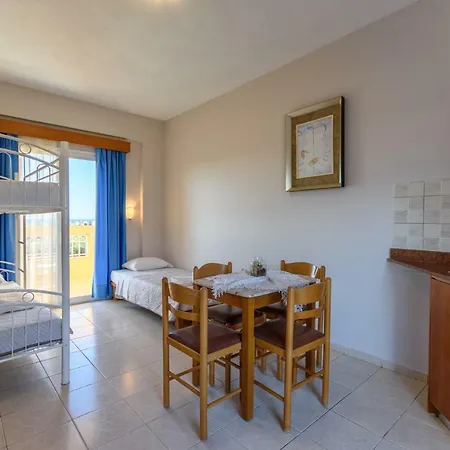 Aparthotel Danelis & 3*